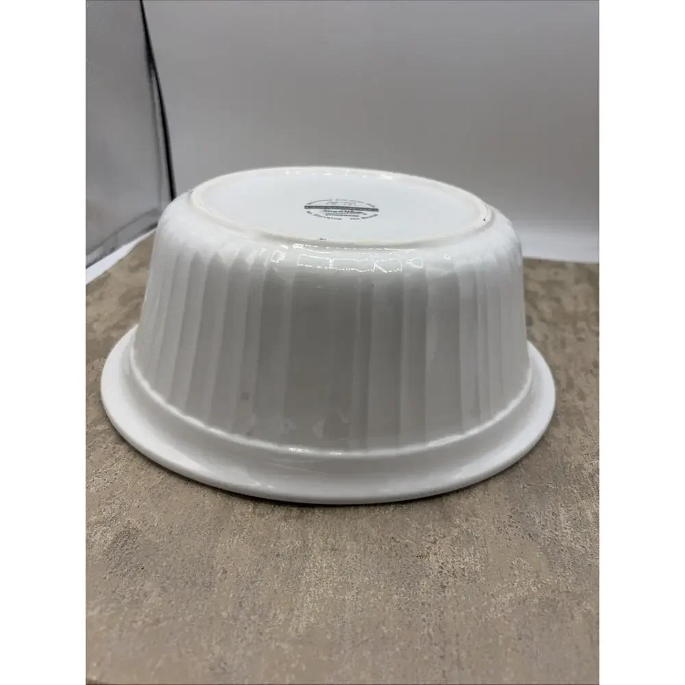 Corning Ware French White Round Casserole 2 Quart -1.9 L. 9.5”
